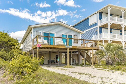 Ruff Life - Classic Island Cottage - 4 BR and Easy Beach Access. Dog Friendly!