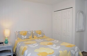 4 slaapkamers, een strijkplank/strijkijzer, gratis wifi, beddengoed