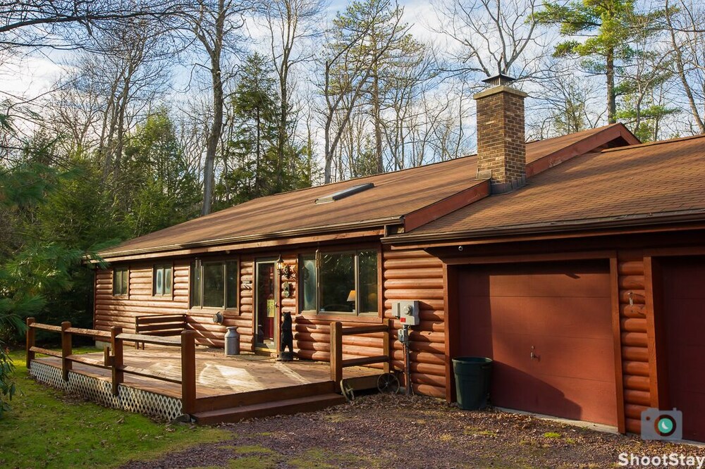 Rustic Country Home Log Sided On Wooded 5 Acres