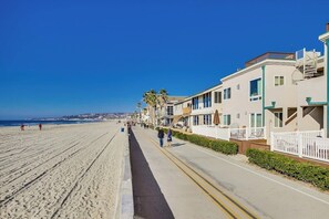 Sun-loungers, beach towels