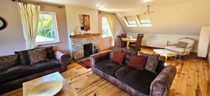 Televisión, reproductor de DVD, futbolito y tenis de mesa 