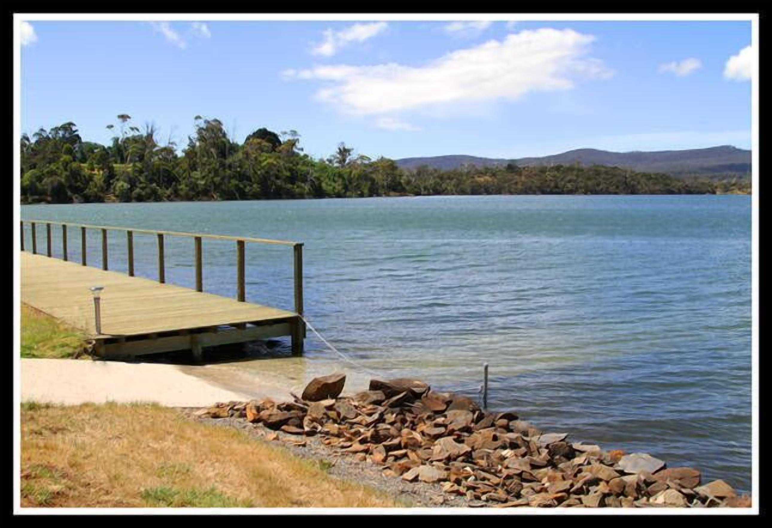 Tamar Boat House - Boutique Waterfront Property — image 2