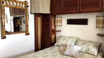 Fer et planche Ă repasser, Wi-Fi, draps fournis