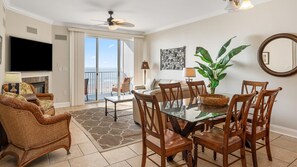 Fernseher, Kamin, Netflix, DVD-Player