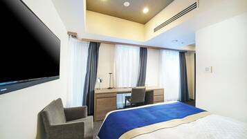 Superior Room, 1 Double Bed, Non Smoking | In-room safe, blackout curtains, iron/ironing board (on request)