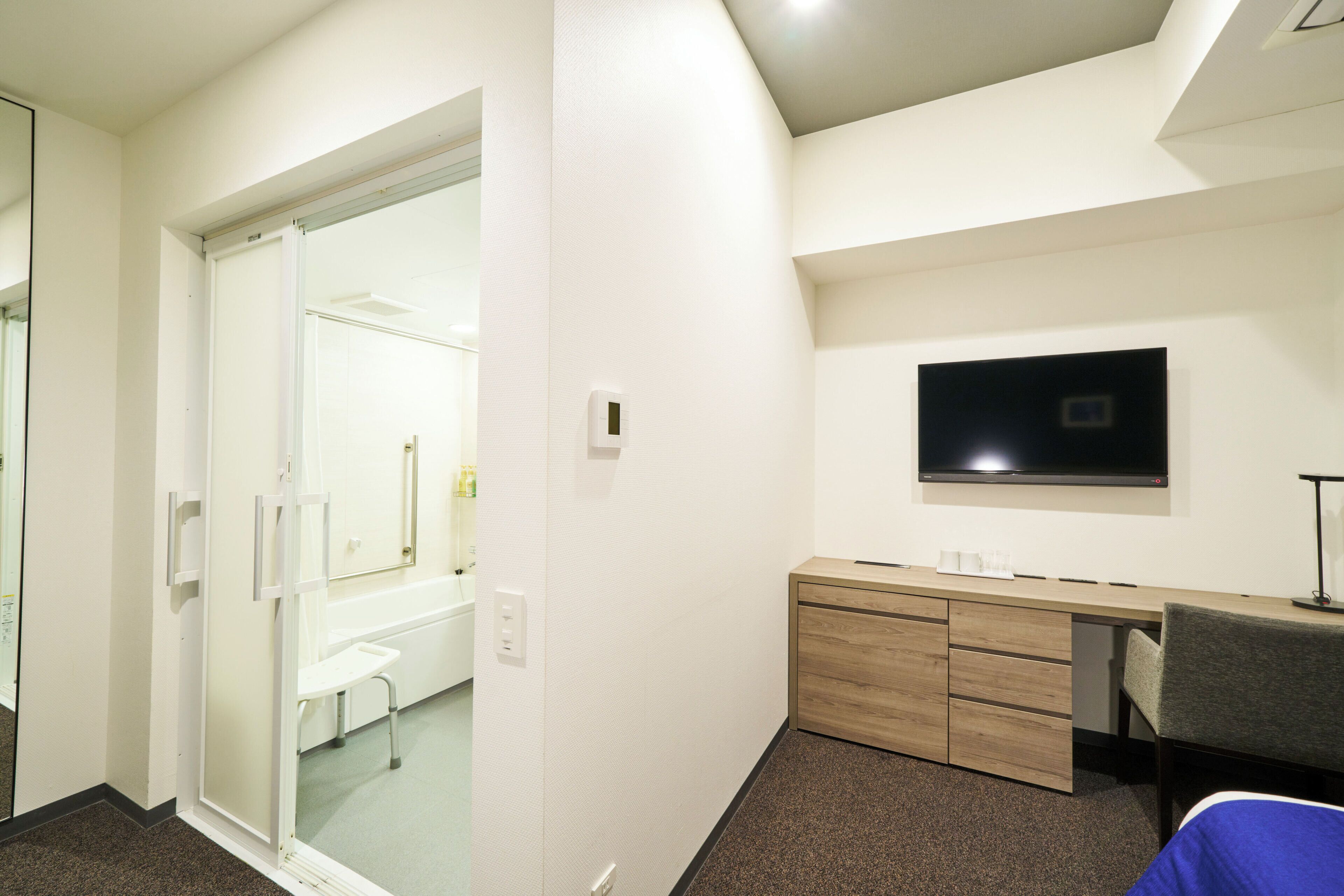 superior room, 1 double bed, accessible, bathtub (larger room) | 1 bedroom, in-room safe, blackout curtains, iron/ironing board