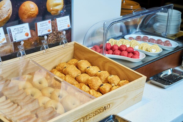 A bakery display with various pastries and bread. - Best Western Plus Hotel Fino Osaka Kitahama (Osaka)