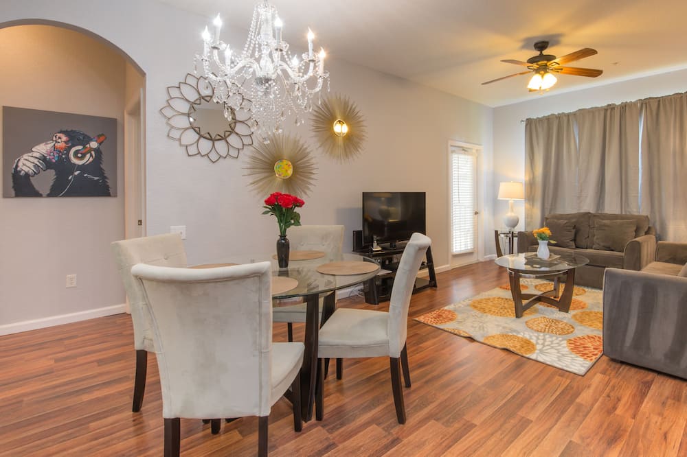 Modern Award Winning Newly Renovated, Gorgeous 2+2 Minutes Away From Disney