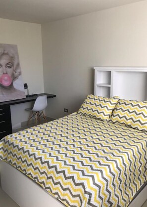 3 chambres, fer et planche à repasser, Wi-Fi, draps fournis