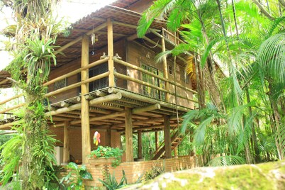 Chacara with incredible house on the edge of the river in Antonina, PR -