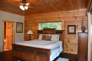 4 bedrooms, desk, iron/ironing board, free WiFi - MTN CABIN LAKEFRONT,CANOE/3 KAYAKS,POOL TABLE,DOCK,FIRE PIT, FIREPLACE,JACUZZI (Butler)