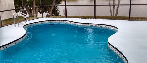 Piscine extérieure, piscine chauffée