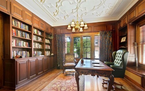 Beautiful English Mansion, 1/4 mile from Lake and close to Arts & Entertainment