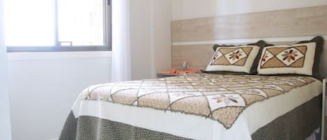 1 habitación, tabla de planchar con plancha, wifi gratis y ropa de cama
