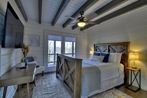 3 bedrooms, desk, iron/ironing board, travel crib