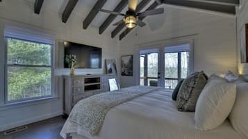 3 bedrooms, desk, iron/ironing board, travel crib