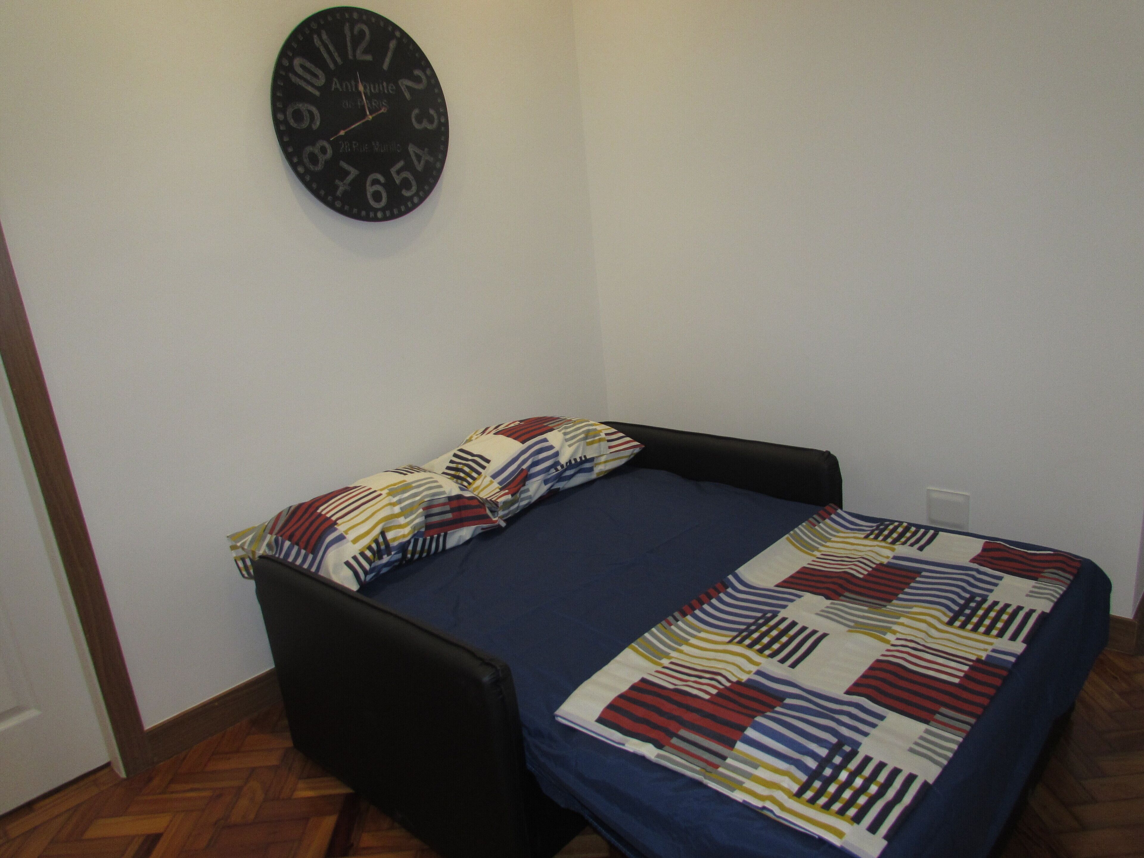 Comfortable and well located living room and bedroom for up to 4 guests in Copacabana