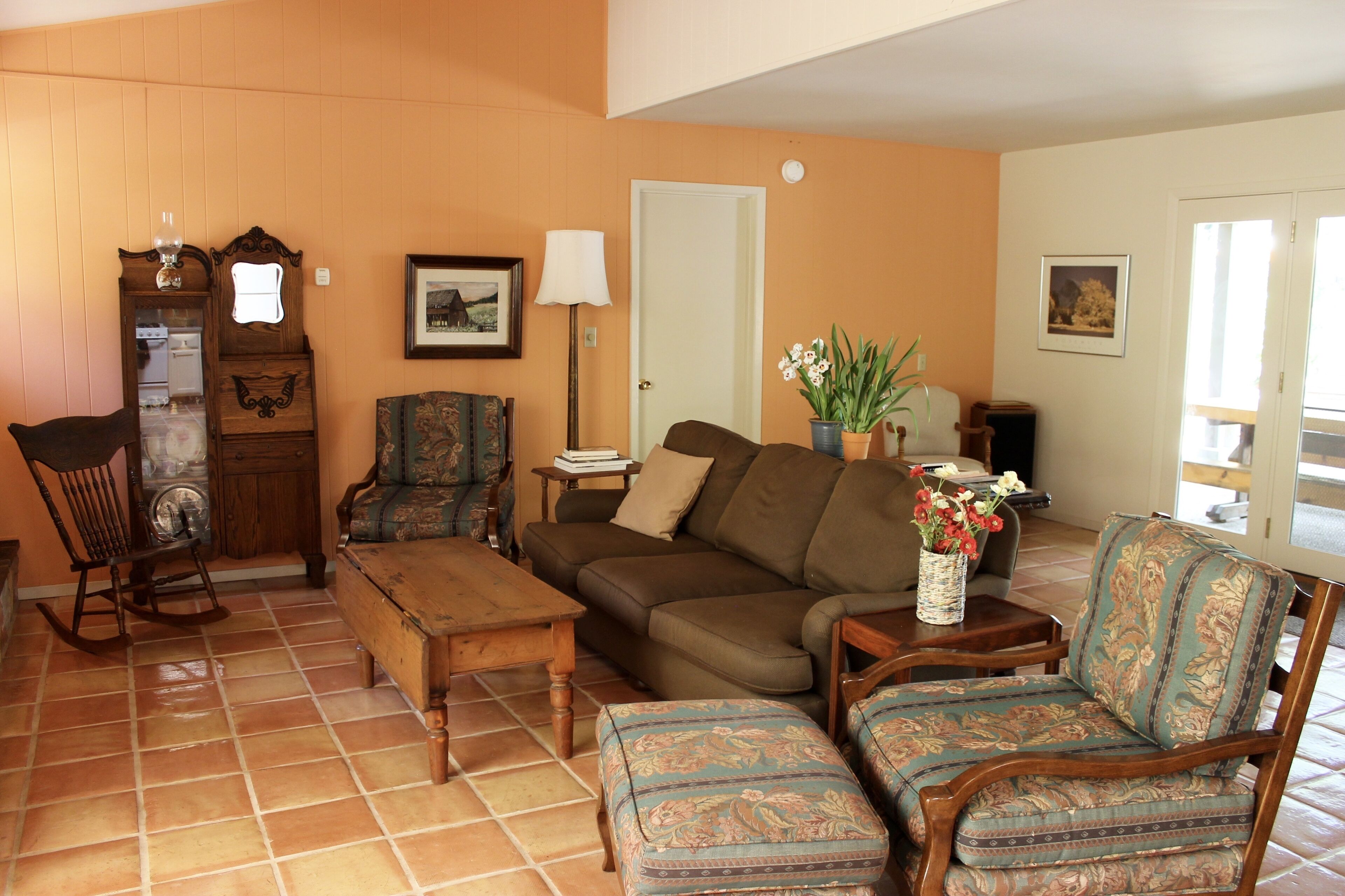 Pine Bluff House-Heated Pool, Peace and Privacy now with Solar Energy