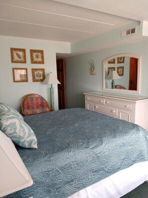 3 bedrooms, iron/ironing board, free WiFi, wheelchair access - Oceanfront Condo - Great midtown location (Ocean City)