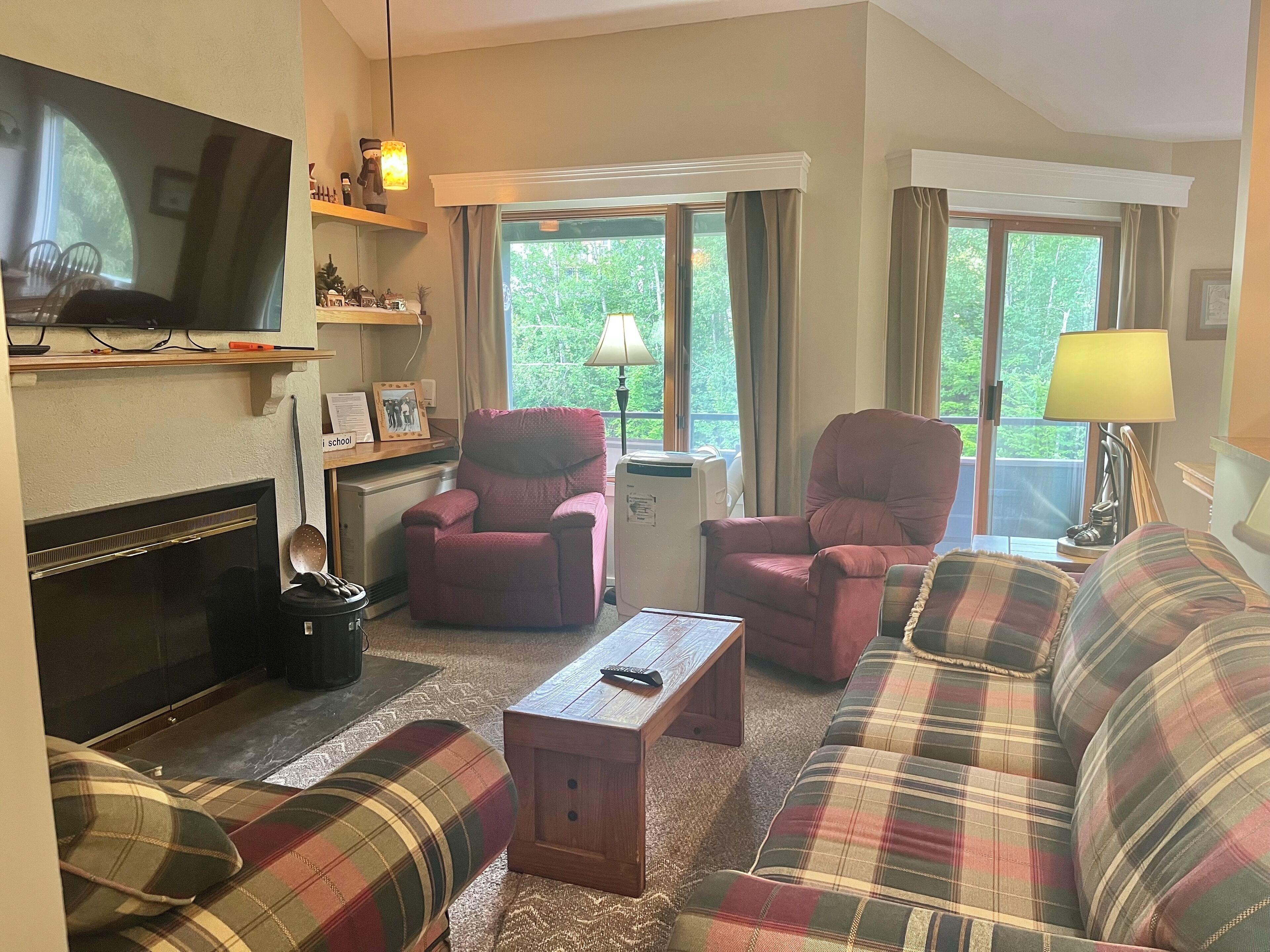 Mount Snow - Slope-side Cozy Condo -sleeps 6