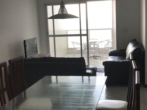 TV - Apartment 702B with ocean view, Morro Beach, 3 bedrooms, 2 bathrooms, 1 garage. (Guarapari)