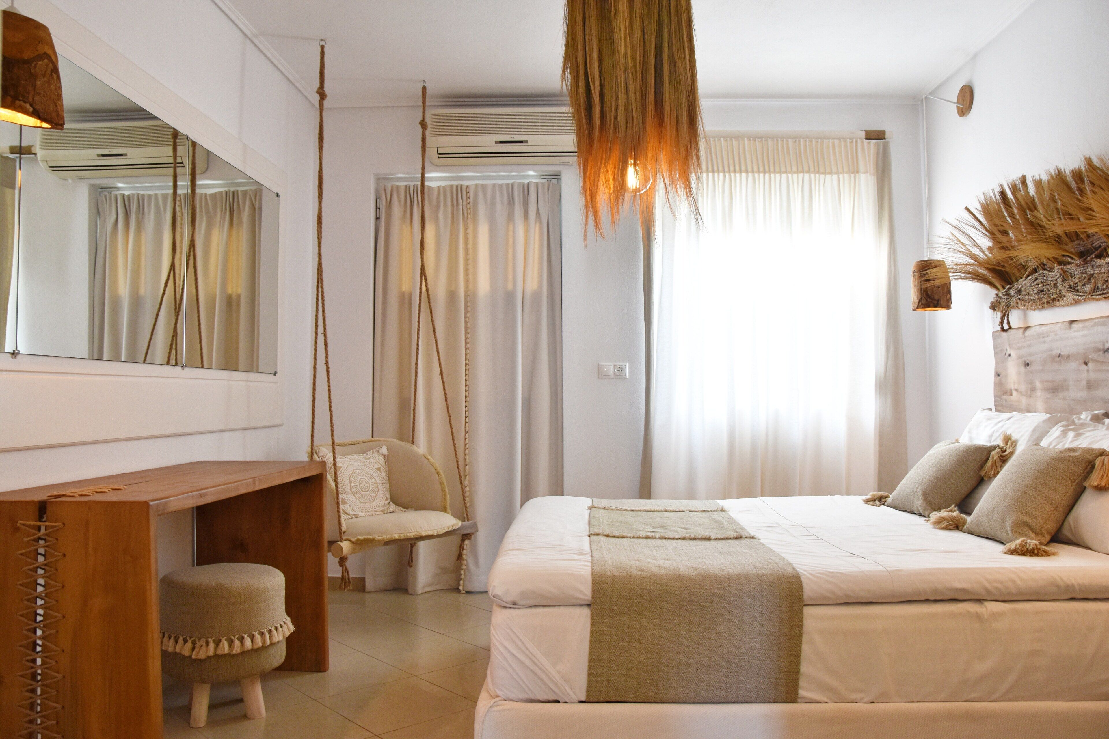 Angelos Design Suites: Master Suite 04