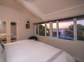 3 chambres, coffre-fort, bureau, fer et planche à repasser