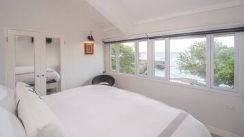 3 bedrooms, in-room safe, desk, iron/ironing board
