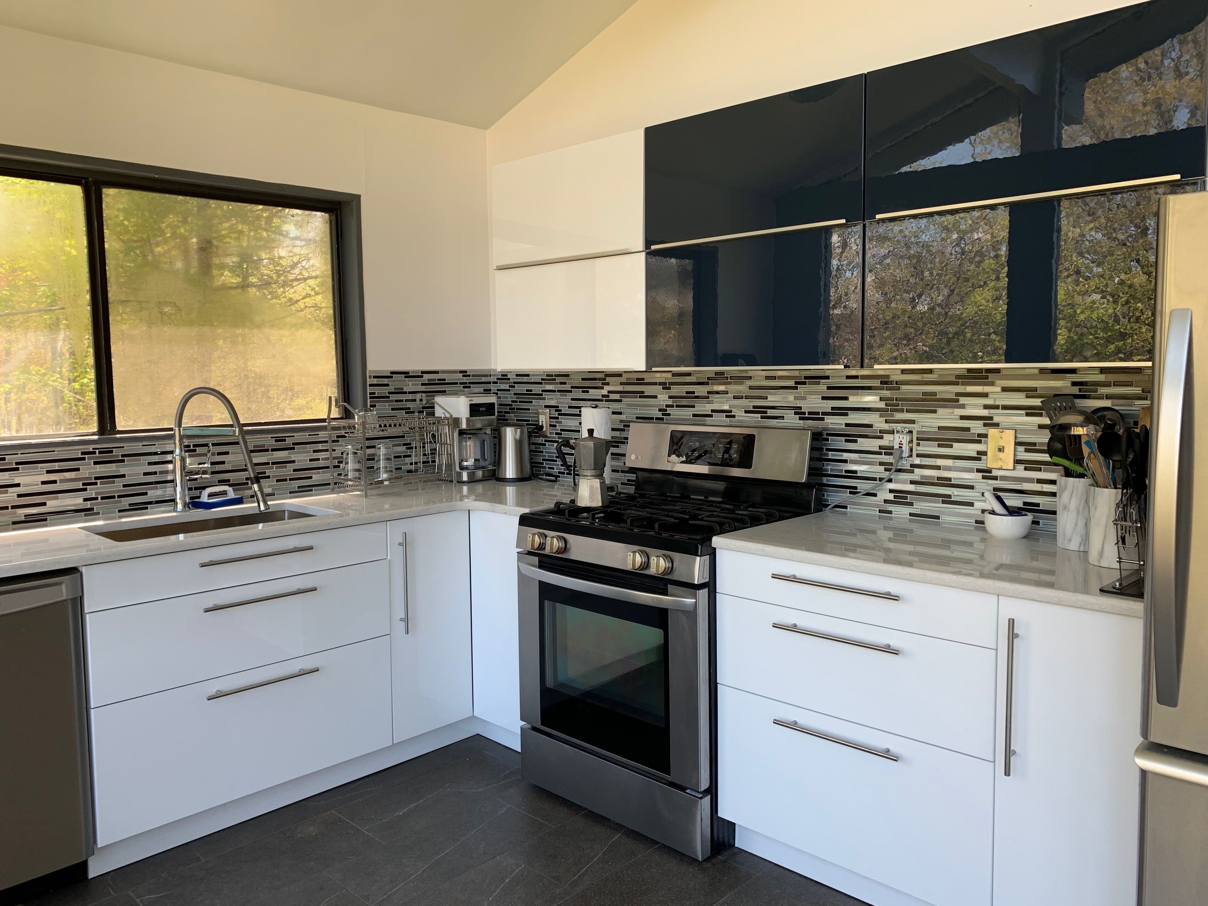 Designer Mountain Cabin w/  Hot Tub/Spa & Private Heated Pool