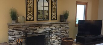 4 soveværelser og 3 badeværelser + kontor i Walnut Creek. Store gård med pool!