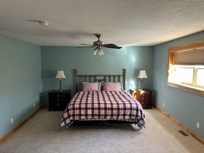 5 bedrooms, iron/ironing board, free WiFi, bed sheets