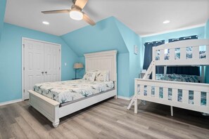 4 bedrooms, iron/ironing board, internet, bed sheets