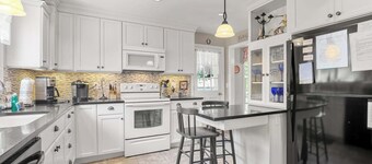 # 619: Histórico, renovado, a 1 minuto de la playa, a 3 minutos del centro de la ciudad, en Chatham Loop.