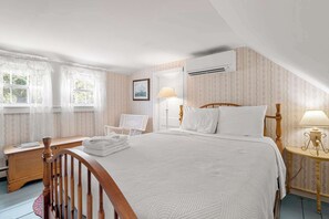 5 bedrooms, iron/ironing board, WiFi, bed sheets