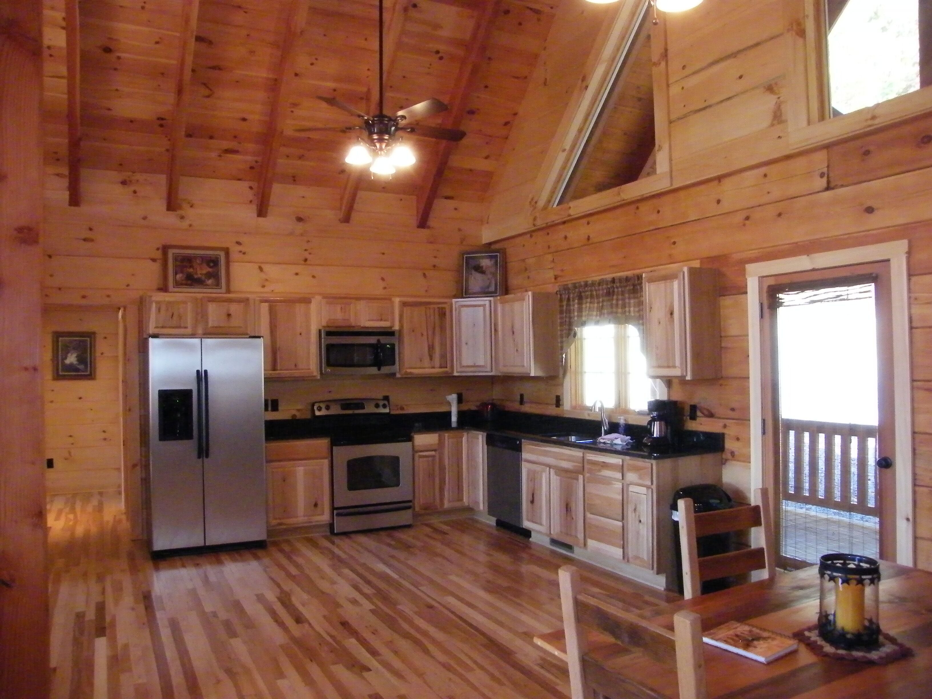 Holiday Mountain Log Cabin - A New Luxury Log Cabin Close To Luray