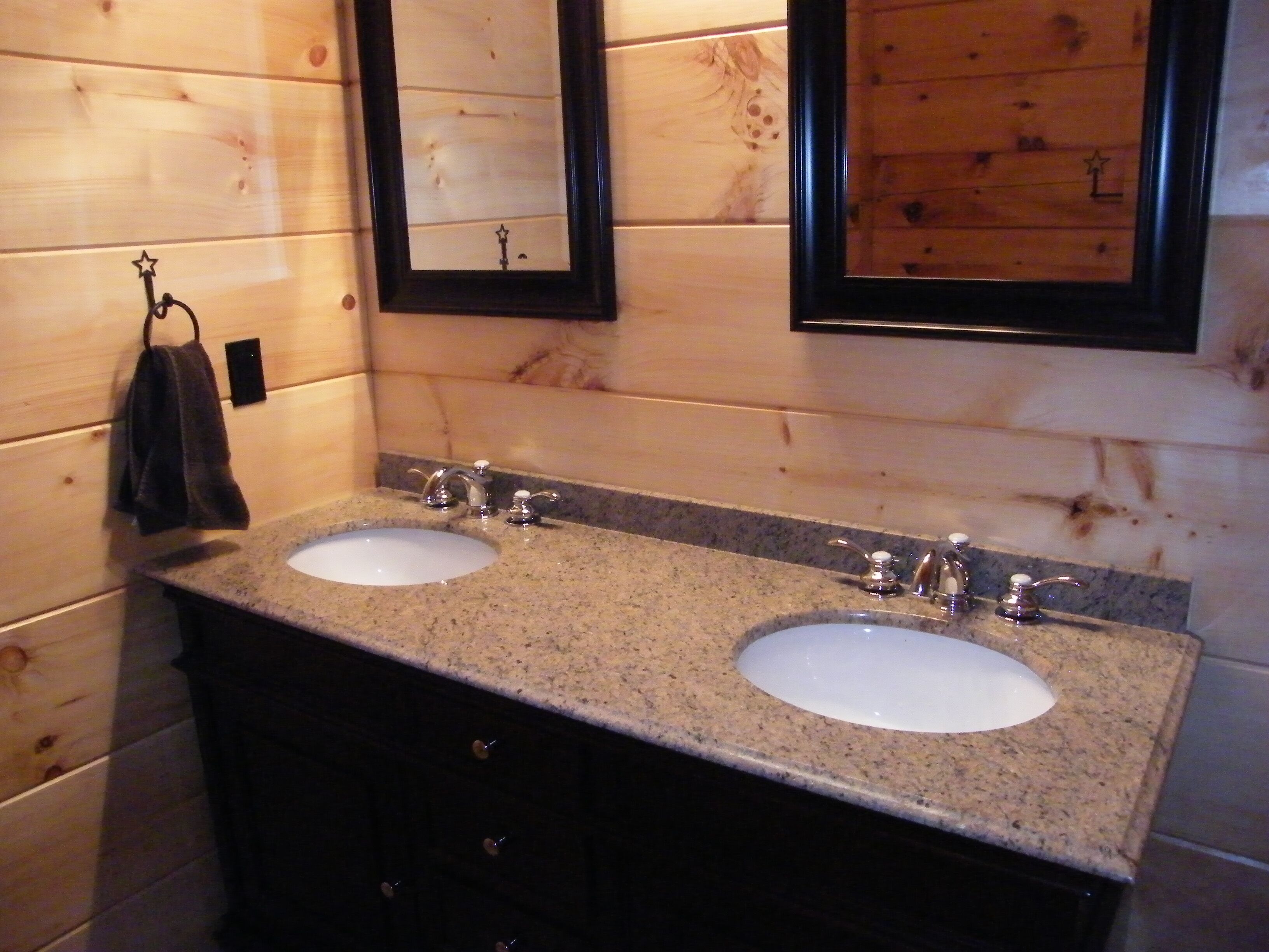 Holiday Mountain Log Cabin - A New Luxury Log Cabin Close To Luray