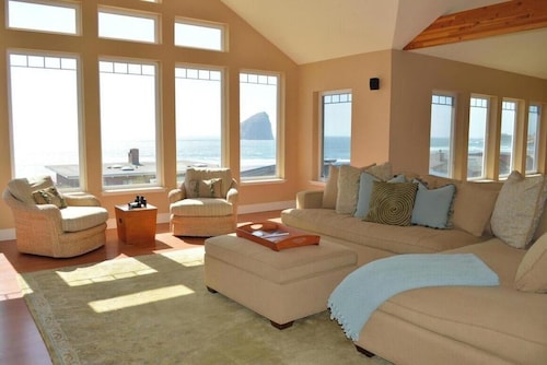 Kiwanda Kove In Pacific City With Amazing Views Of Ocean