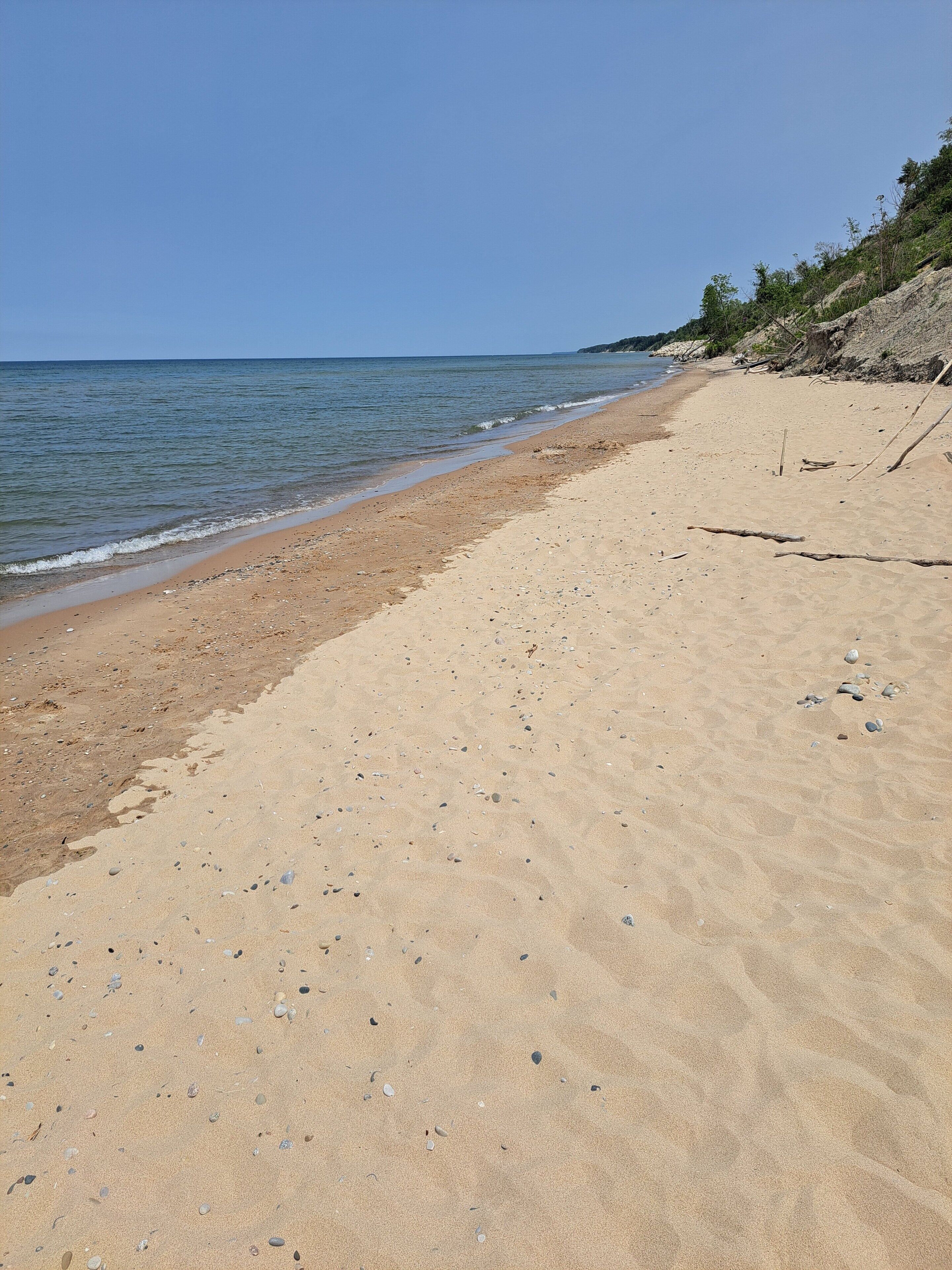 Lake Home,3-B/R, Ass. Private Beach, Just 360 Ft from Bluff