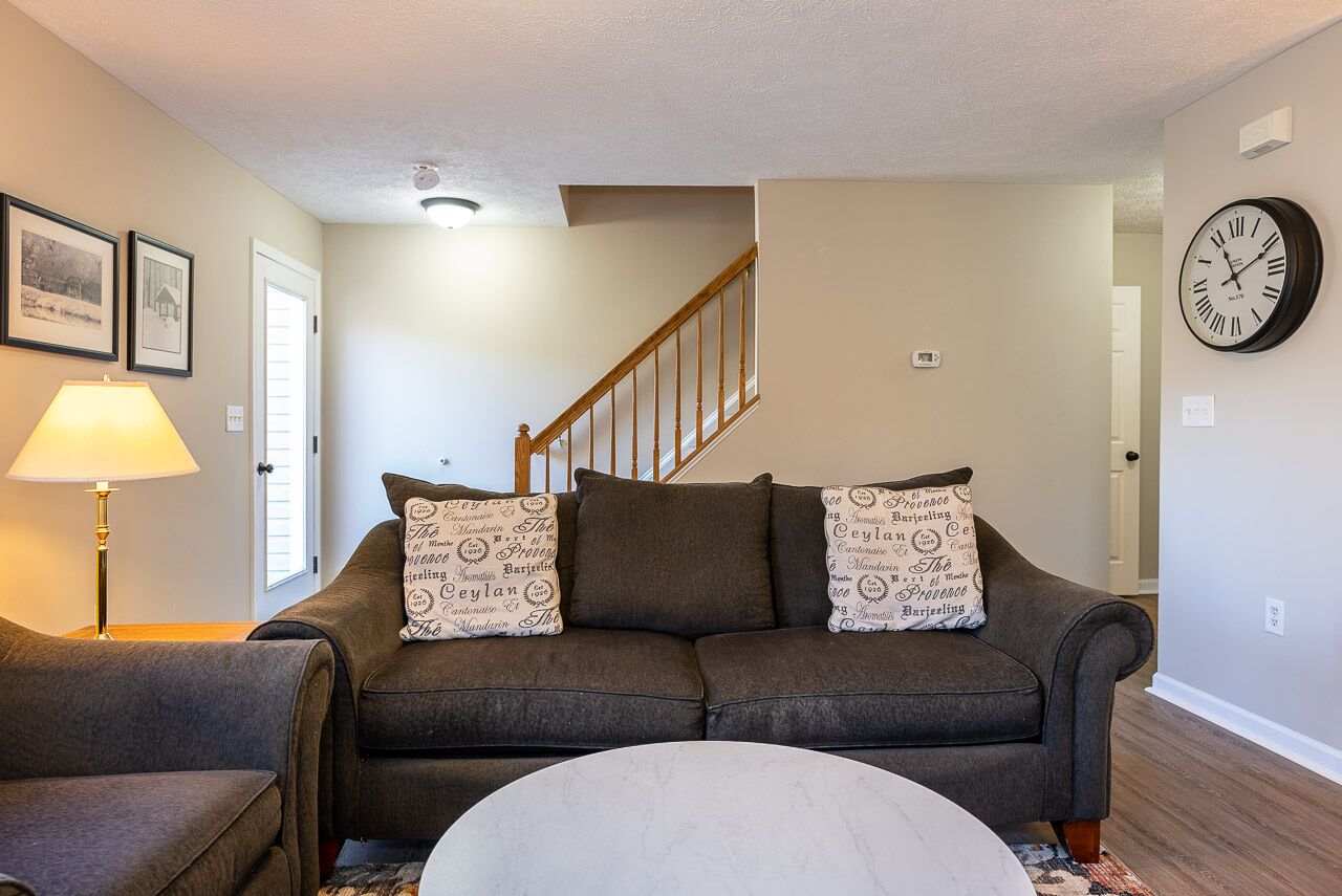 A Comfortable Home | Walking Distance To Amenities | WiFi | Cable |  Just Relax