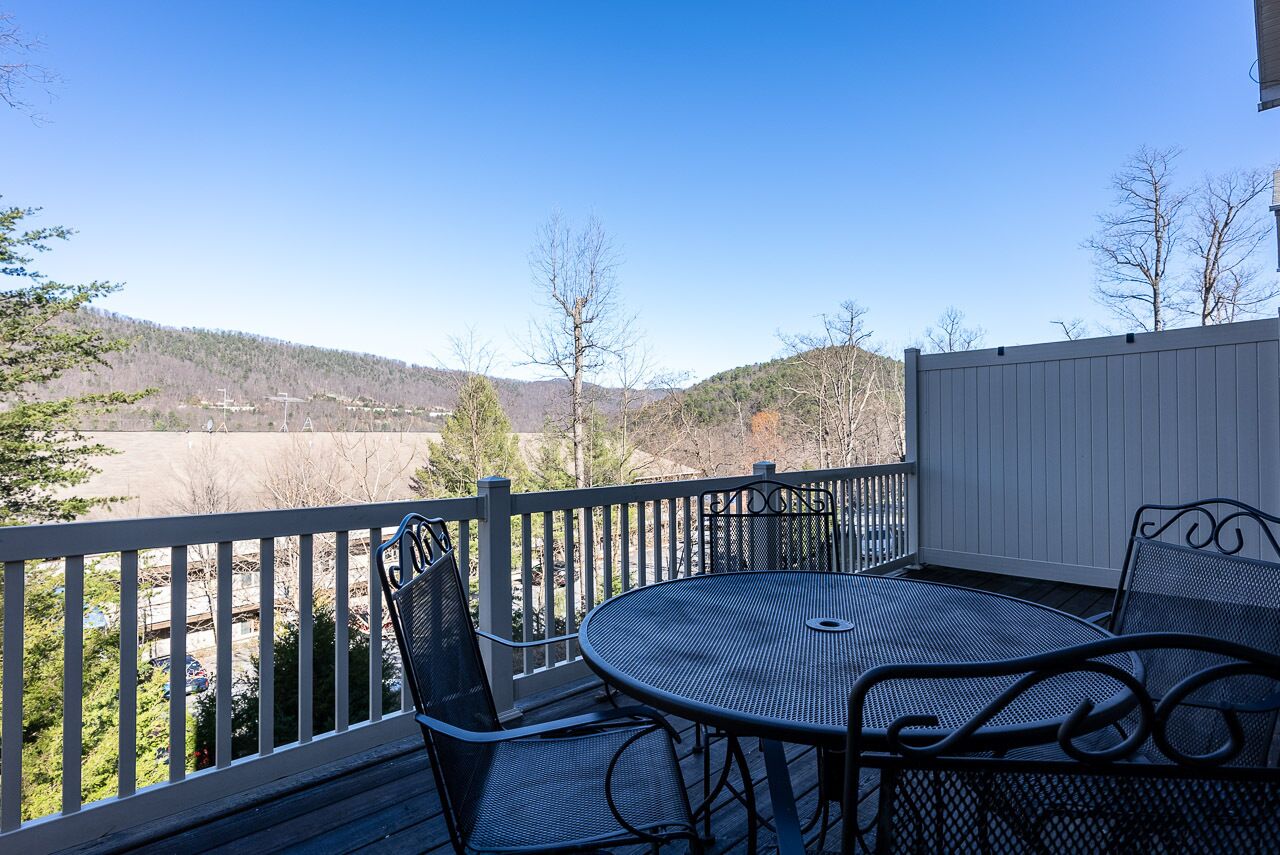 A Comfortable Home | Walking Distance To Amenities | WiFi | Cable |  Just Relax