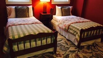 2 slaapkamers, een strijkplank/strijkijzer, reisbedje, wifi