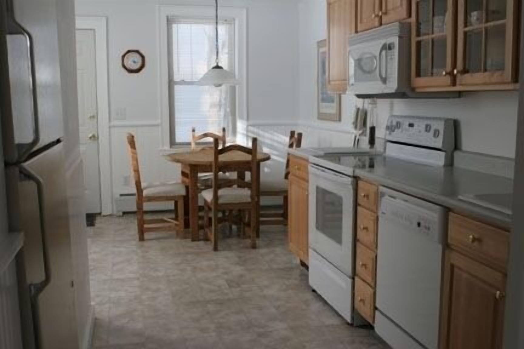 Unique Condo, Quiet Neighborhood, Walk to Town.