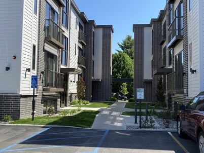 Adorable Modern 1-Bedroom Condo in Downtown Traverse City W/Parking