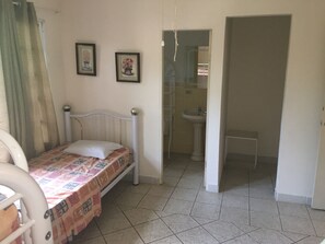 4 bedrooms, free WiFi, bed sheets