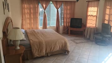 4 bedrooms, free WiFi, bed sheets