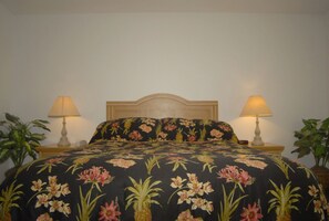 4 chambres, fer et planche à repasser, lit de bébé portatif