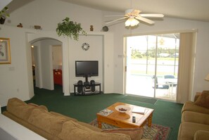 Flat-screen TV, books, stereo - Fabulous South Facing Lakeside Villa with Private Pool, all at ground level. (Kissimmee)