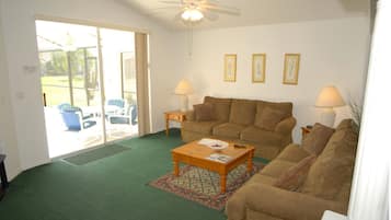 Platt-tv, böcker och en stereo