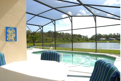 Fabuleuse villa au bord du lac avec piscine privée 