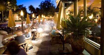 Historiallinen viehätys pysäköintiin Midtownin keskustassa!